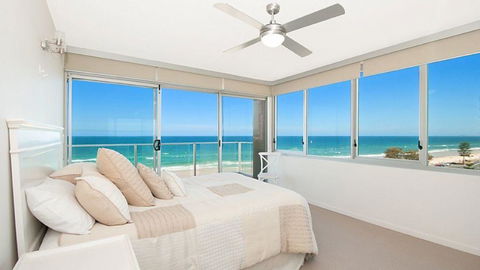 Beachfront Apt Main Beach - Holiday Cairns 2