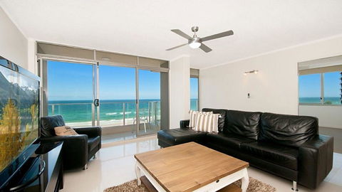 Beachfront Apt Main Beach - Holiday Cairns 3