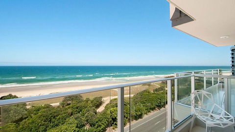 Beachfront Apt Main Beach - Holiday Cairns 0