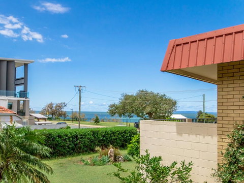 Beachfront Apt With Private Pool - Holiday Cairns 3
