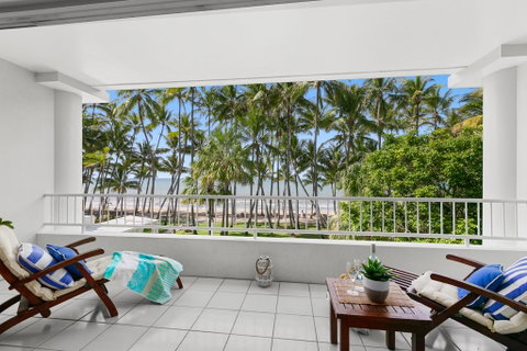 Beachfront Apt. In Alamanda Beachfront Resort (17) - Holiday Cairns 0