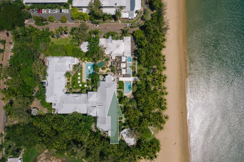 Beachfront Apt. In Alamanda Beachfront Resort (17) - Holiday Cairns 1