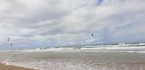 Beachfront Homely APT CBD Sleeps 8 Pool Spa Sauna Tennis AC WiFi - Holiday Cairns 2