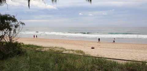 Beachfront Homely APT CBD Sleeps 8 Pool Spa Sauna Tennis AC WiFi - Holiday Cairns 3
