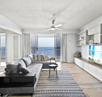 Beachfront Luxury 3 bedroom in the heart of Surfers Paradise - Ocean views plus indoor/outdoor pool - Holiday Cairns