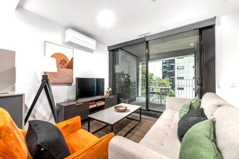 Reid City Escape Modern Stay In ACT - Holiday Cairns 1
