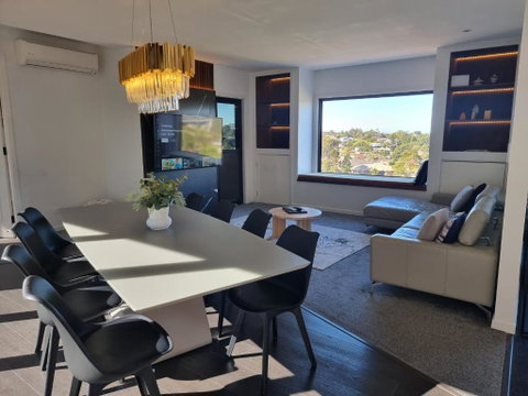 RESIDENTIAL 4 BEDROOM House - Holiday Cairns 0