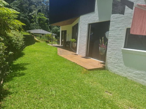 RESIDENTIAL 4 BEDROOM House - Holiday Cairns 2