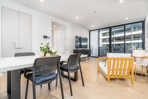 Restful Apt Near ANZAC Park West - Holiday Cairns 0