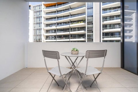 Restful Apt Near ANZAC Park West - Holiday Cairns 2