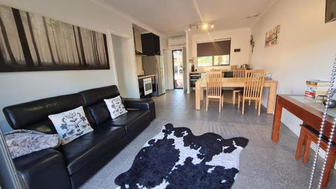 Red Ochre - Large Apartment With Private Courtyard - Holiday Cairns 0