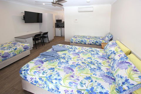 Reef Gardens Motel - Holiday Cairns 3