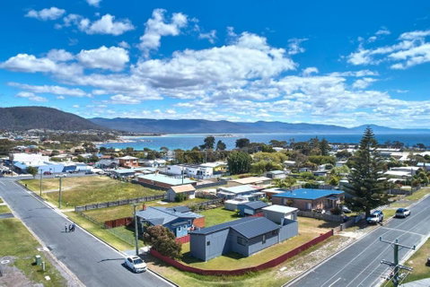 Relax @ 31 - Location Location! - Holiday Cairns 0