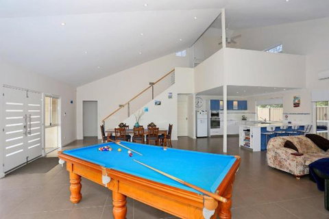 Relax At Falcon By The Bay - Holiday Cairns 1