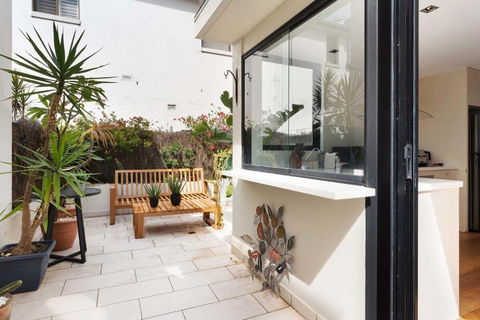 Relaxed Beachside Townhouse - Holiday Cairns 3