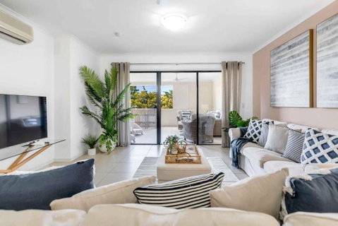 Relaxed Coastal Charm - A Stylish Resort-style Haven - Holiday Cairns 0