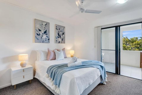Relaxed Coastal Charm - A Stylish Resort-style Haven - Holiday Cairns 2