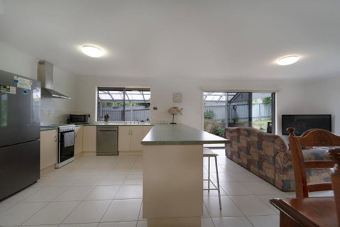 Relaxing Holiday Home Pets Are Welcome - Holiday Cairns 2