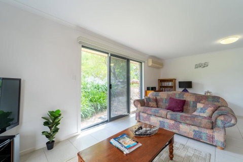 Relaxing Holiday Home Pets Are Welcome - Holiday Cairns 3