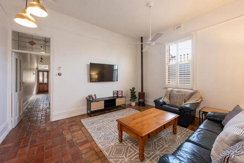 Renovated 2B 1B Victorian House In Princes Hill - Holiday Cairns 1