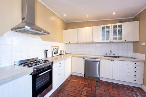 Renovated 2B 1B Victorian House In Princes Hill - Holiday Cairns 3