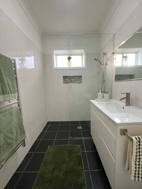 Renovated 3 Bedroom House - Holiday Cairns 2