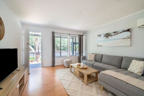 Renovated Beach Home Relax Unwind - Holiday Cairns 3