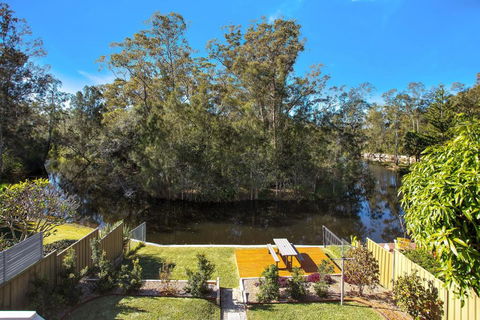 Renovated Coastal Getaway With Water Views - Holiday Cairns 0