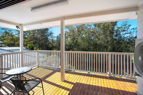 Renovated Coastal Getaway With Water Views - Holiday Cairns 1