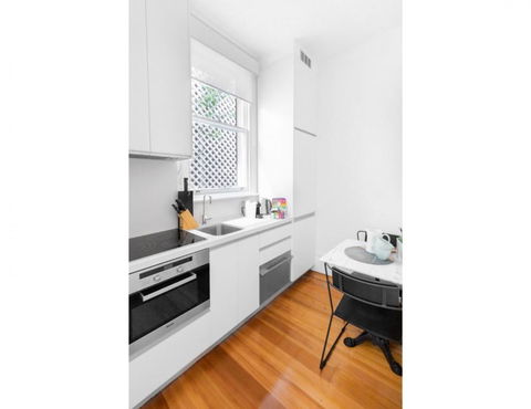 Renovated Studio In Bohemian Area Close To City - Holiday Cairns 3