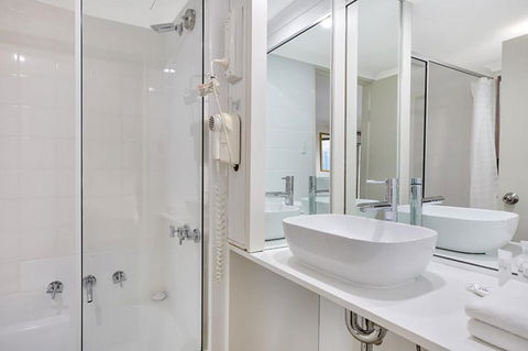 Renovated Stylish Studio - Holiday Cairns 2