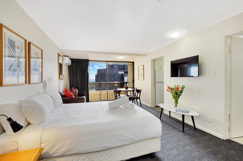 Renovated Stylish Studio - Holiday Cairns 0