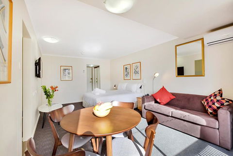 Renovated Stylish Studio - Holiday Cairns 1