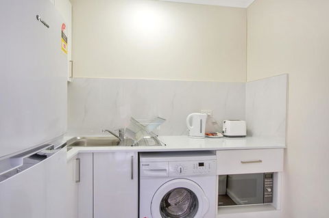 Renovated Stylish Studio - Holiday Cairns 3