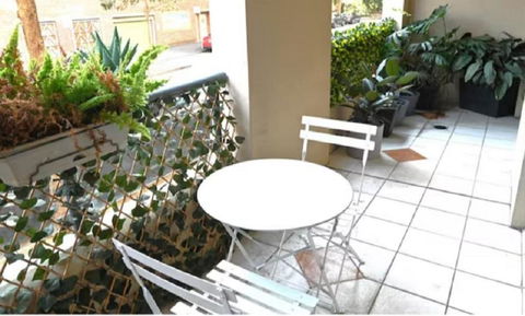 Resort Style 2BR Apt In Pyrmont Next To Darling Harbour - Holiday Cairns 0