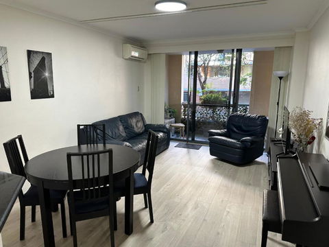 Resort Style 2BR Apt In Pyrmont Next To Darling Harbour - Holiday Cairns 1