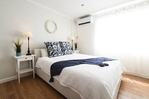 Resort-style Coastal Living With Balcony & Pool - Holiday Cairns 1