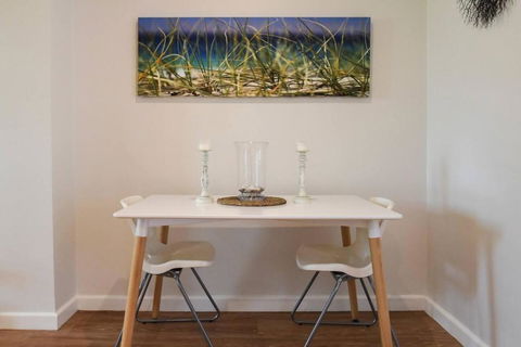 Resort-style Coastal Living With Balcony & Pool - Holiday Cairns 2