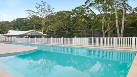 Resort Style Living With Pool, Tennis Court And Beach - Holiday Cairns 1