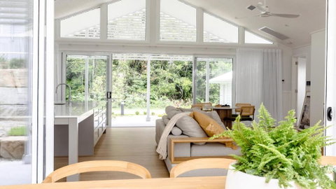 Resort Style Living With Pool, Tennis Court And Beach - Holiday Cairns 2