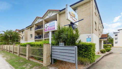 Resort Style Unit Across From The Water - Holiday Cairns 1