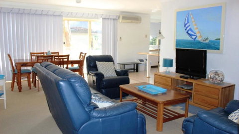 Rest At The Nest On Booner - Holiday Cairns 1