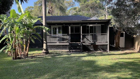 Retro Beach House - Macmasters Beach - Holiday Cairns 0