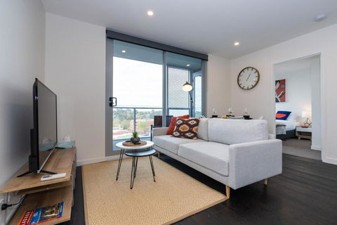 Richmond Place - 2BR W Parking & Gym - Holiday Cairns 0