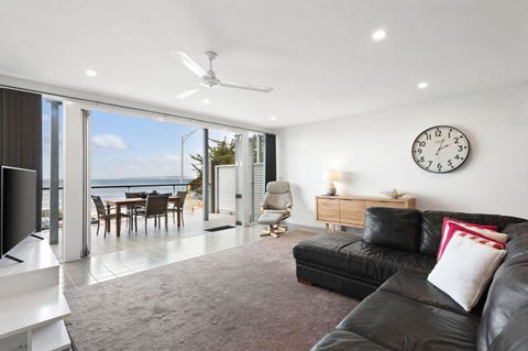 Rip N View - Holiday Cairns 0