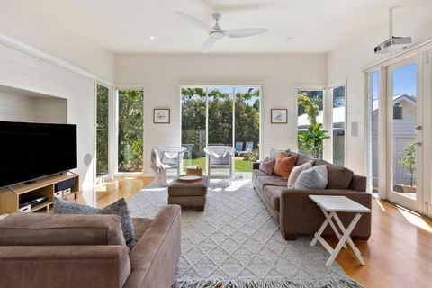 RIPVIEW In Old Lonnie - Holiday Cairns 2