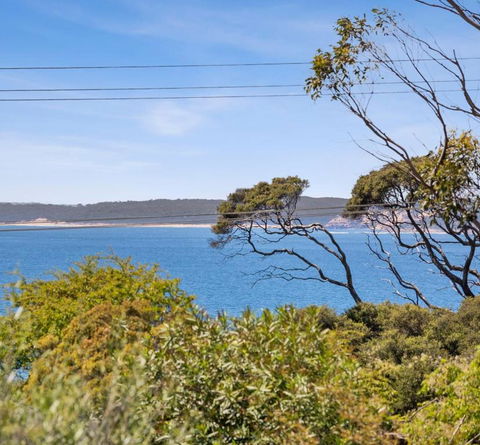 RIPVIEW In Old Lonnie - Holiday Cairns 1