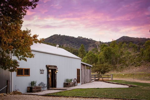Riverlea Stables- Style And Charm Await You! - Holiday Cairns 0