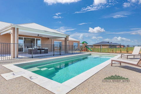 Riverside Meadows - Holiday Cairns 0