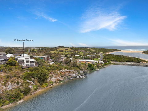 Riverview - Holiday Cairns 1